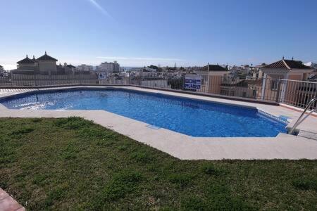 נרחה Amplio Apartamento Con Piscina Cerca De La Playa מראה חיצוני תמונה
